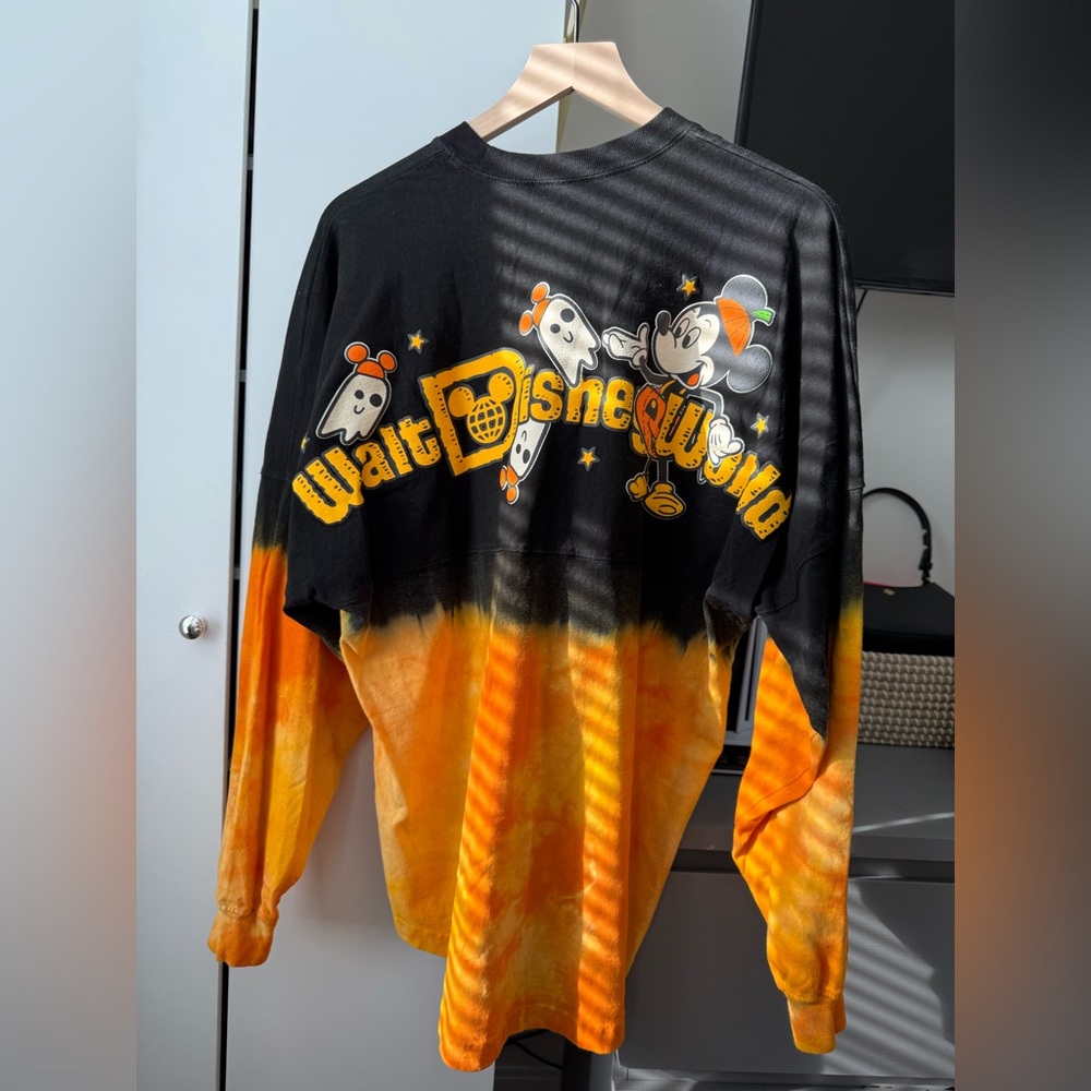 Long sleeve size Medium ( oversized)
Walt disney world